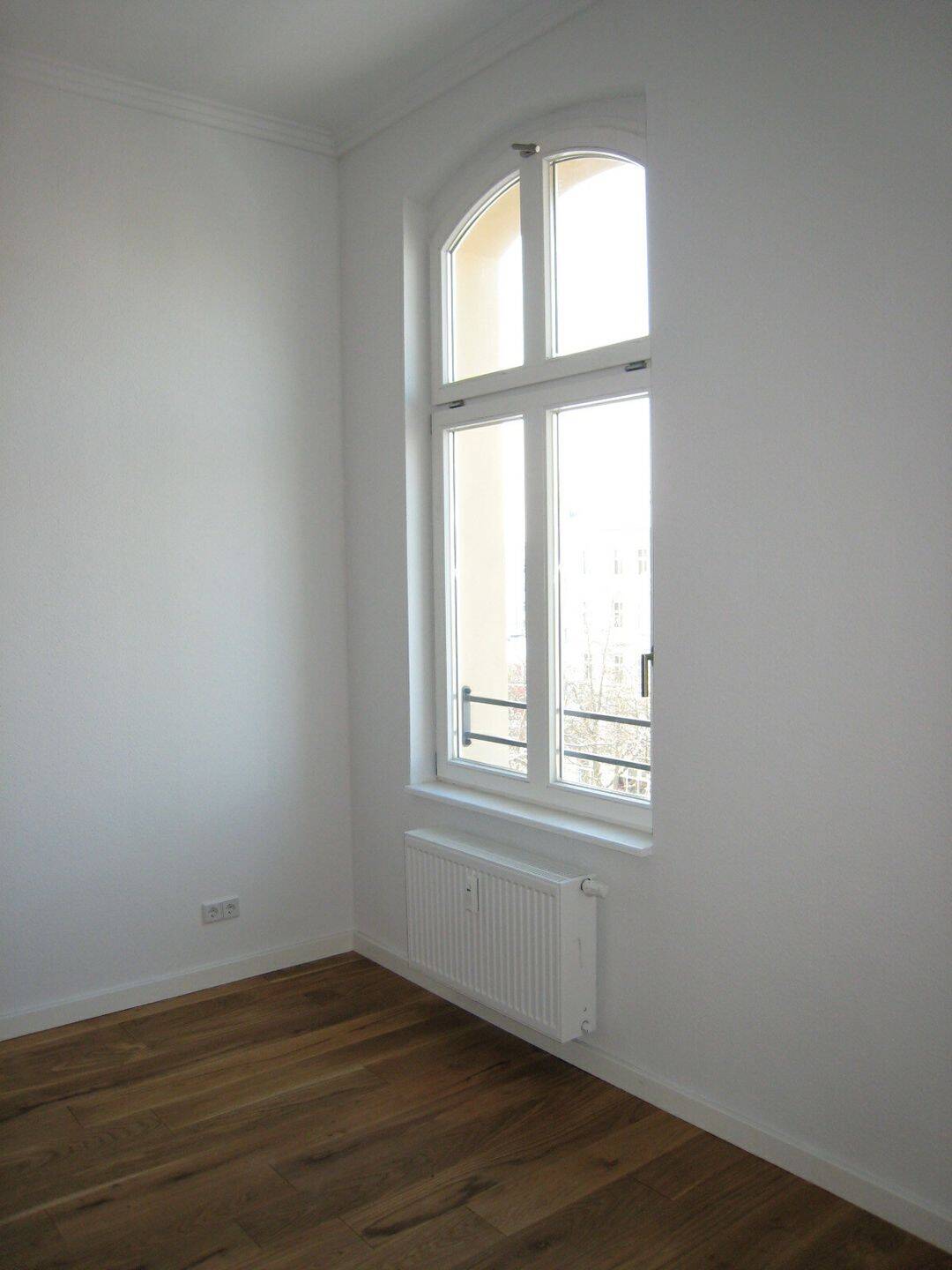 Stilvolle, vermietete Altbauwohnung an der Warschauer Straße - 3 Zimmer mit Aufzug und Tiefgarage – Berlin – Vorschaubild 2
