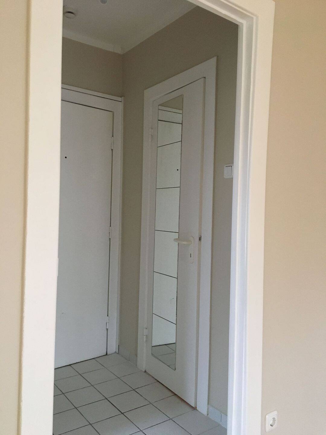 Renoviertes Ein-Zimmer-Apartement mit Blick ins Grüne – Hamburg – Vorschaubild 8