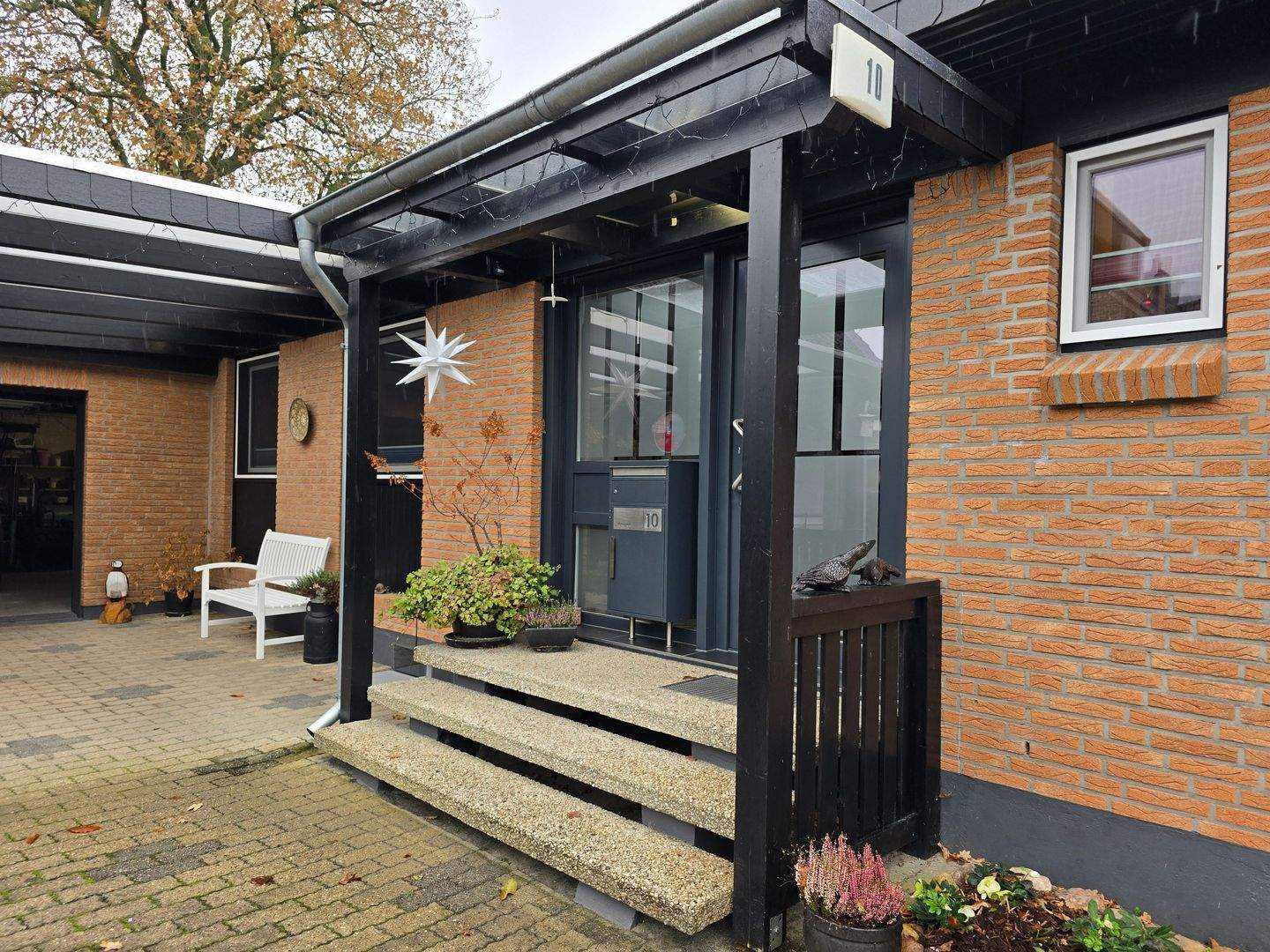 Modern, gemütlich, energieeffizient – Ihr neues Familienzuhause am Ende einer ruhigen Sackgasse – Alt Duvenstedt – Bild 1 von 9