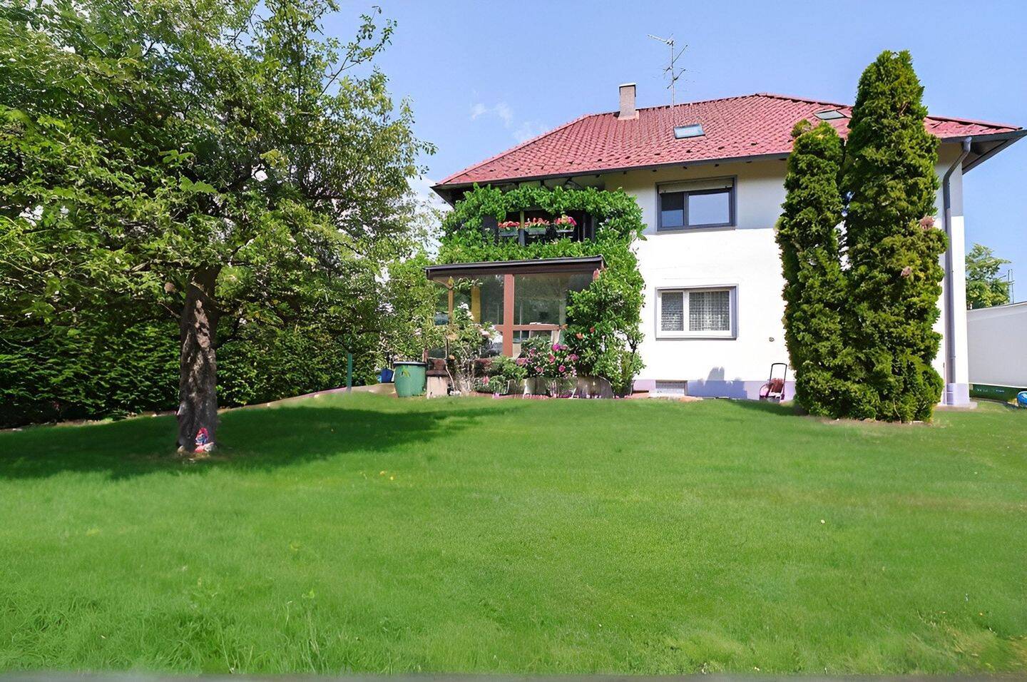 !! Freistehendes Zweifamilienhaus mit vielseitigen Nutzungsmöglichkeiten in Schwaig b. Nürnberg !! – Schwaig bei Nürnberg – Vorschaubild 4