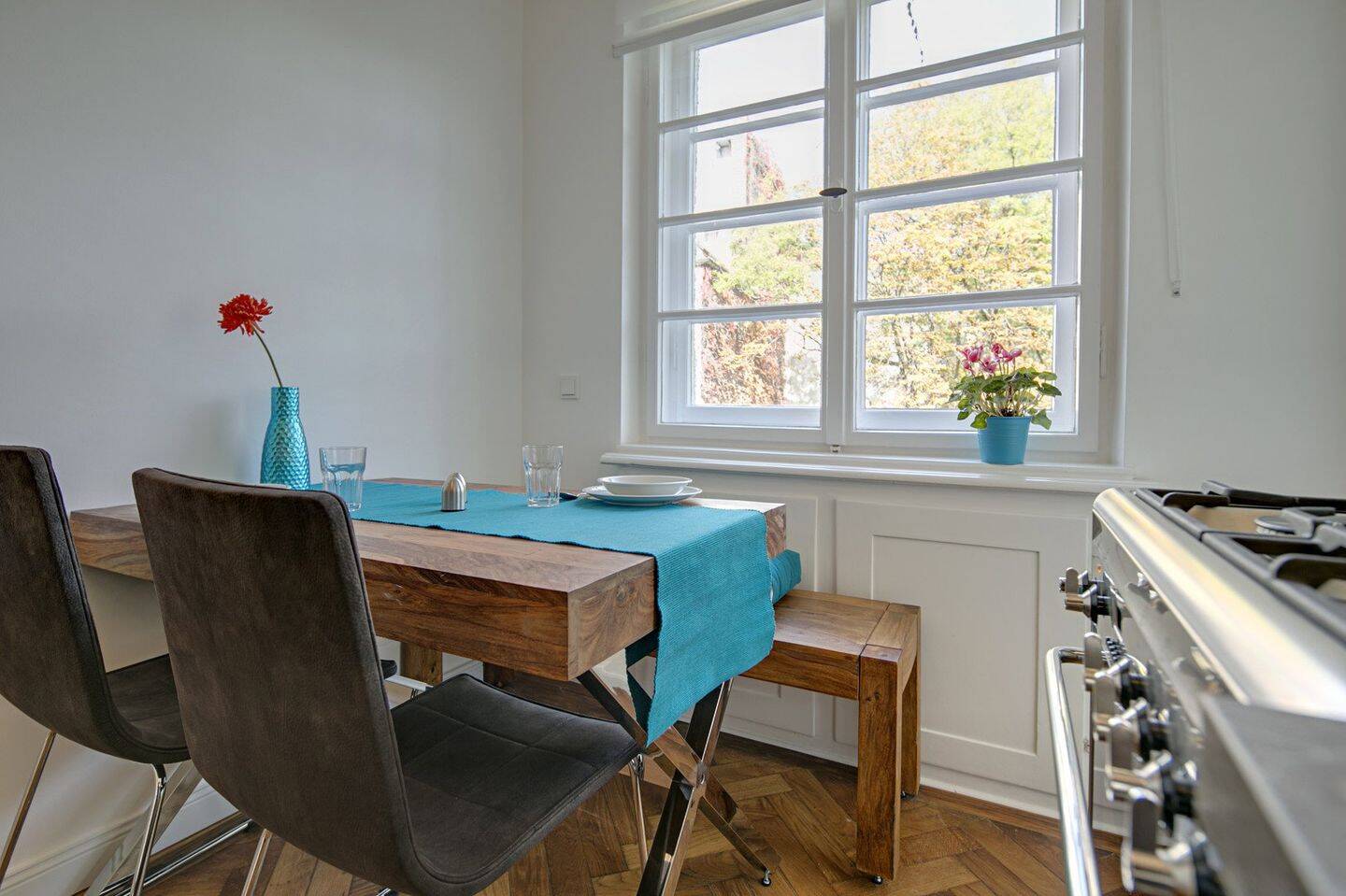 Wunderschöner 4-Zi-Altbau beim Gasteig, Lift, Balkon, TG mietbar, bezugsfrei
