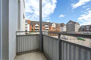 Erstbezug nach Renovierung - Altbau mit Balkon & Stellplatz in bester Lage nahe Schrevenpark – 24103 Kiel – Vorschaubild 8