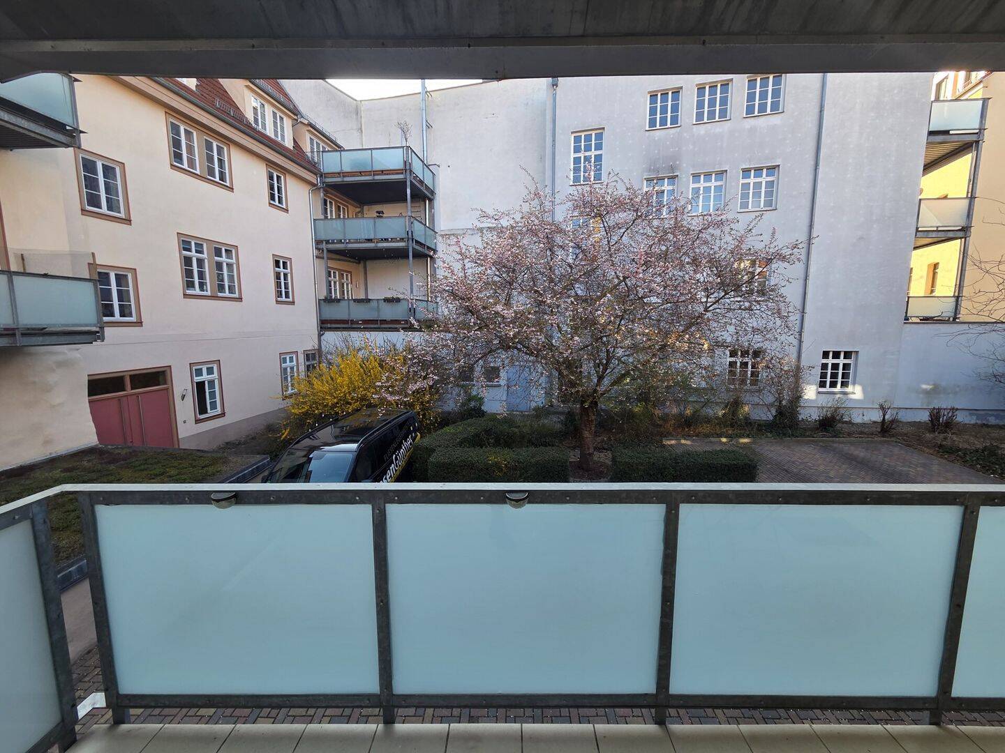 Modern | Möbliert | Rundum sorgenfrei | City-Lage | Stellplatz – Erfurt – Vorschaubild 4