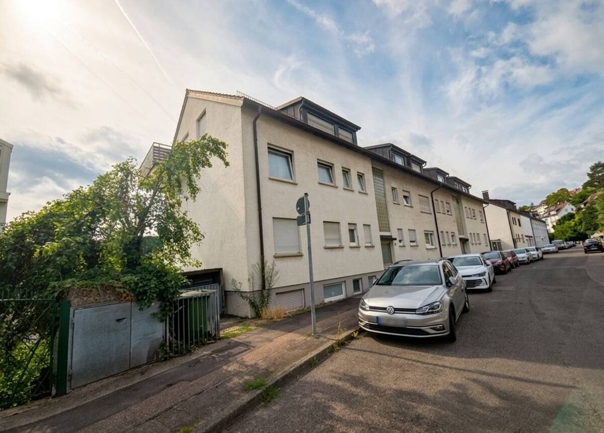 Charmante 2-Zimmer-Dachgeschosswohnung mit Balkon & Stellplatz *PROVISIONSFREI* – 70186 Stuttgart – Bild 1 von 2