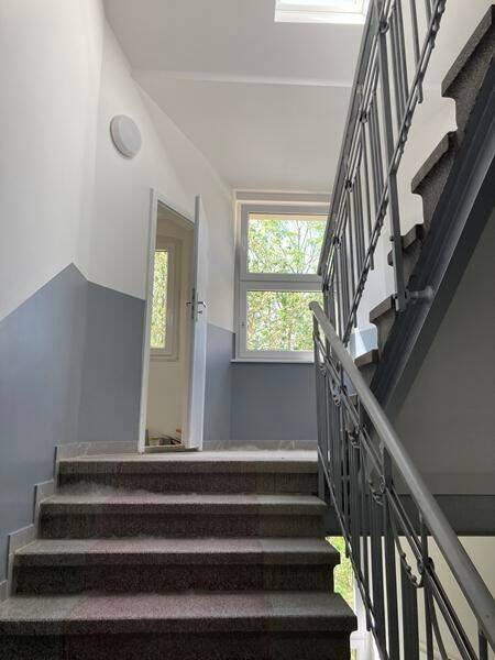 Großzügige 2-Zimmerwohnung mit Laminat, Balkon, Wanne und Einbauküche! – Chemnitz – Vorschaubild 3