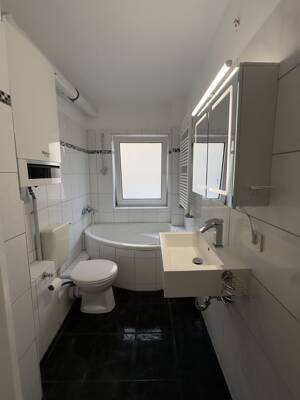 Erstbezug nach Renovierung: 2,5-Zimmer-Wohnung Wiesbaden Nordost | Neue EBK | Balkon | Zentrale Lage – 65195 Wiesbaden – Vorschaubild 3