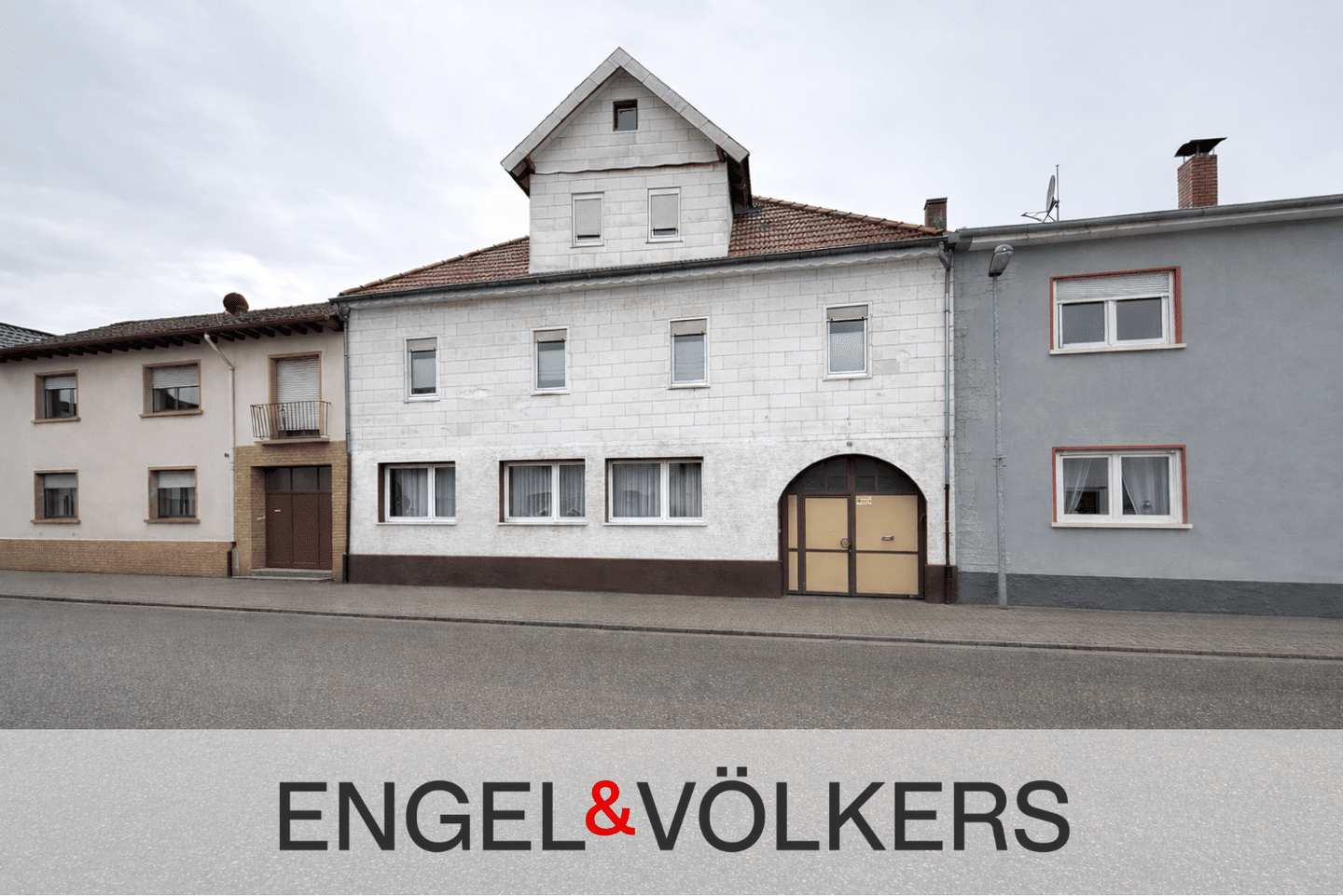 Zentrale Lage, großes Potenzial - Stadthaus  mit vielseitigen Nutzungsmöglichkeiten in Bürstadt