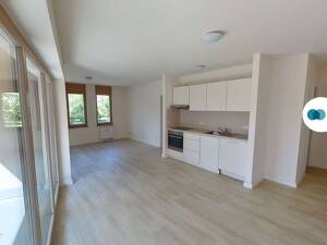 Moderne 3-Zimmer-Wohnung mit Balkon, EBK und Wannenbad – 1307 Dresden – Vorschaubild 2