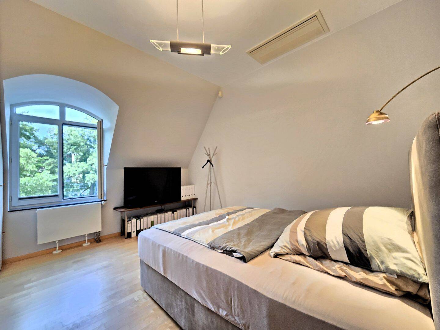 Exklusive Dachgeschosswohnung mit Loft-Charakter und Dachterrasse in Berlin-Grunewald – Berlin – Vorschaubild 9