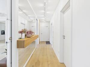 Neuwertige 4-ZKB-Erdgeschoss-Wohnung mit XXL-Terrasse, Einbauküche und Tiefgaragen-Stellplatz! – 85053 Ingolstadt – Vorschaubild 8