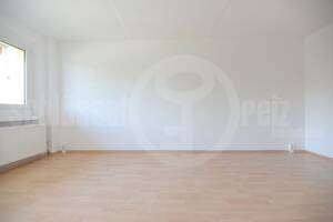 *Bezugsfreie 3-Raum-Wohnung im 1. OG mit Südbalkon, Tageslichtbad und Fernblick! PLUS: Wohnküche mit EBK!* – 1169 Dresden – Vorschaubild 7