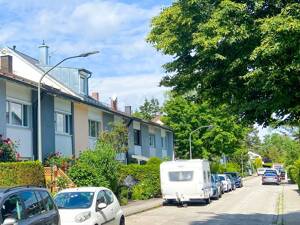 Perlenkette - Gemütliches Reihenmittel mit Südausrichtung und eigenem Garten in Pasing