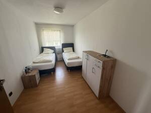 Brandlberg-Idylle trifft urbanen Lifestyle - Stilvolles Zweifamilienhaus mit großzügigem Wohnkomfort im Grünen – 93055 Regensburg – Vorschaubild 3