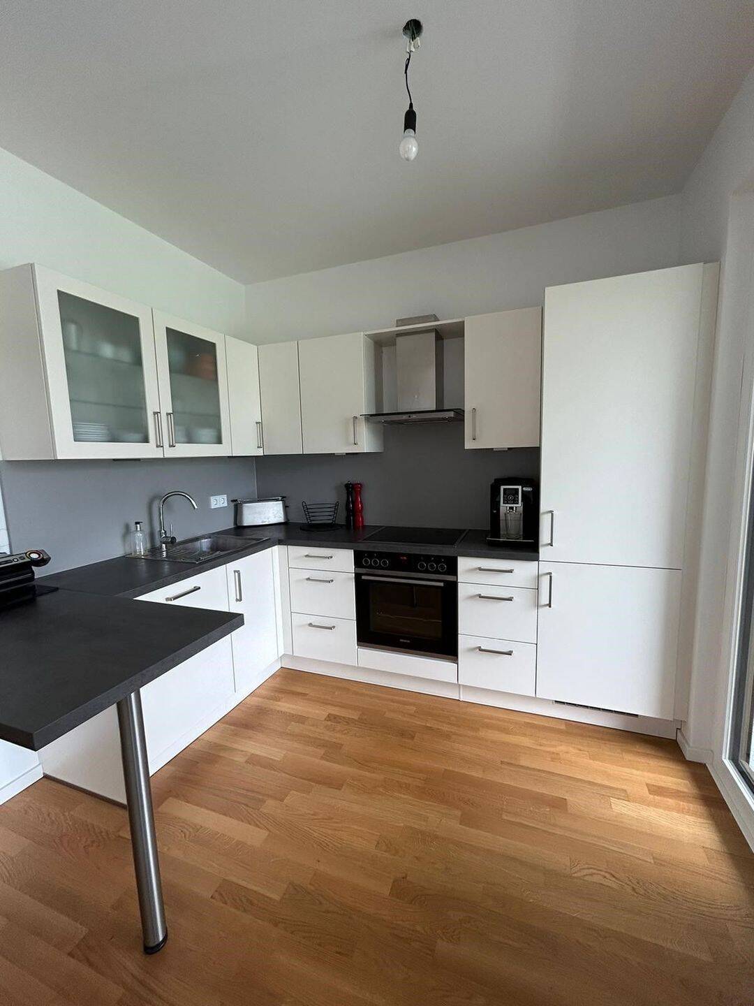 PANDION PENTA gehobene 2 Zimmer Wohnung, barrierefrei - Einbauküche - großzügiges Bad- Loggia – München – Vorschaubild 2