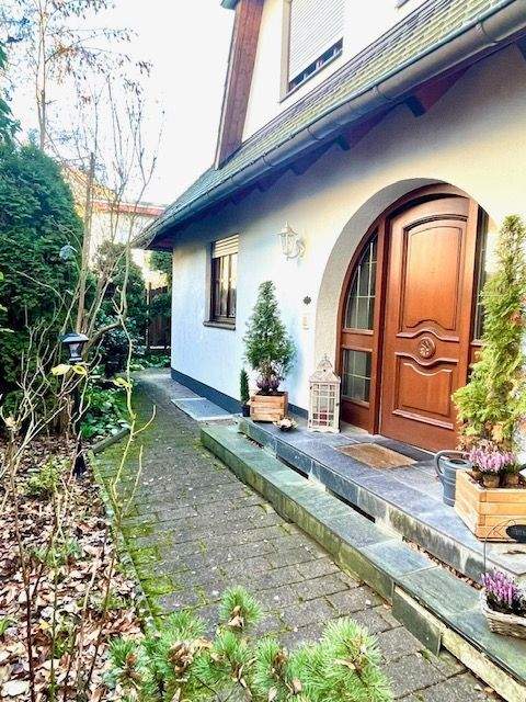 Stilvolles Einfamilienhaus mit drei Garagen in Zerzabelshof – Nürnberg – Vorschaubild 6