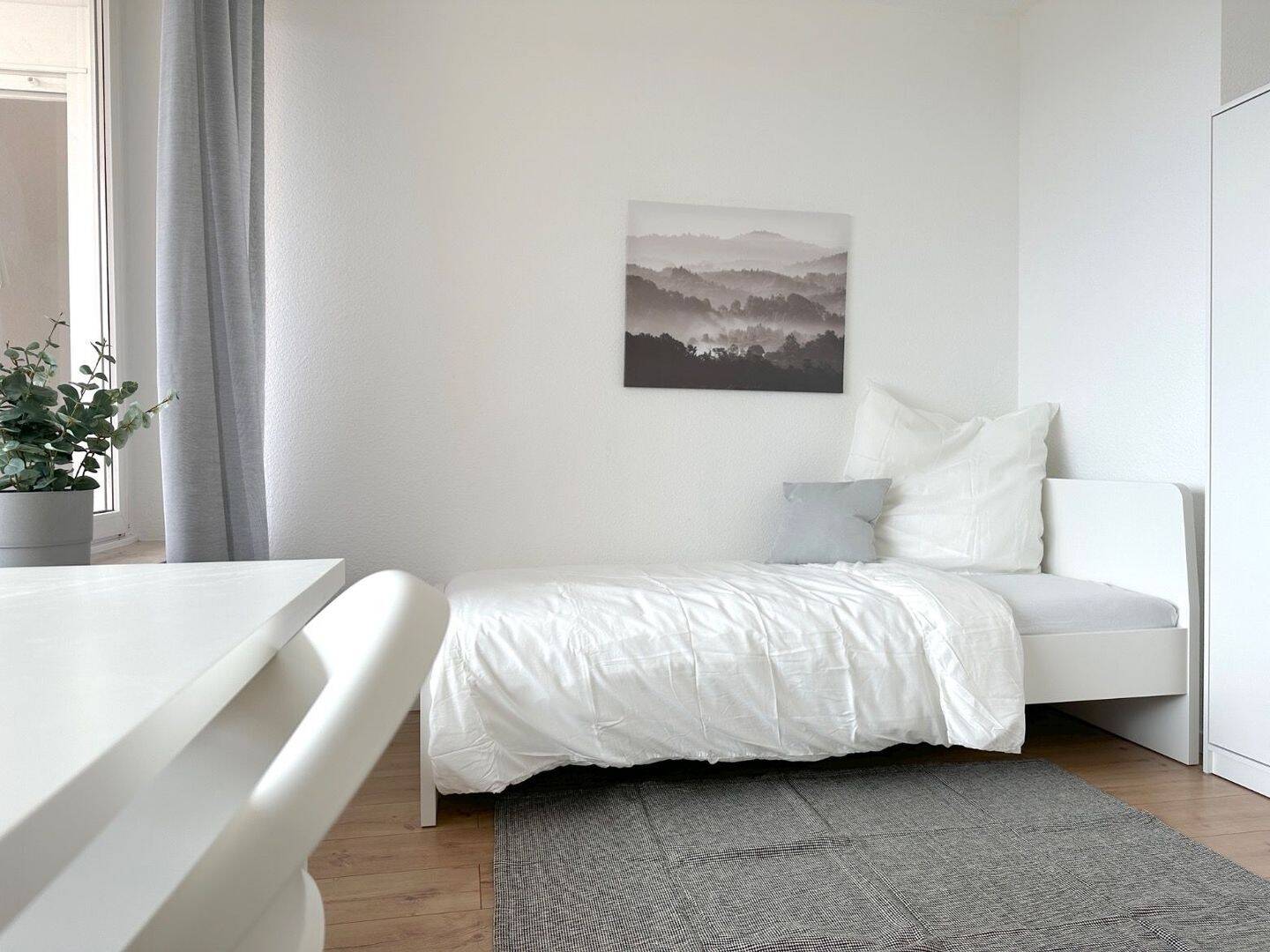 ?? Möbliertes Zimmer frei in moderner 6er-WG - Wasgaustraße 45, Frankfurt am Main! - ab dem 01.09