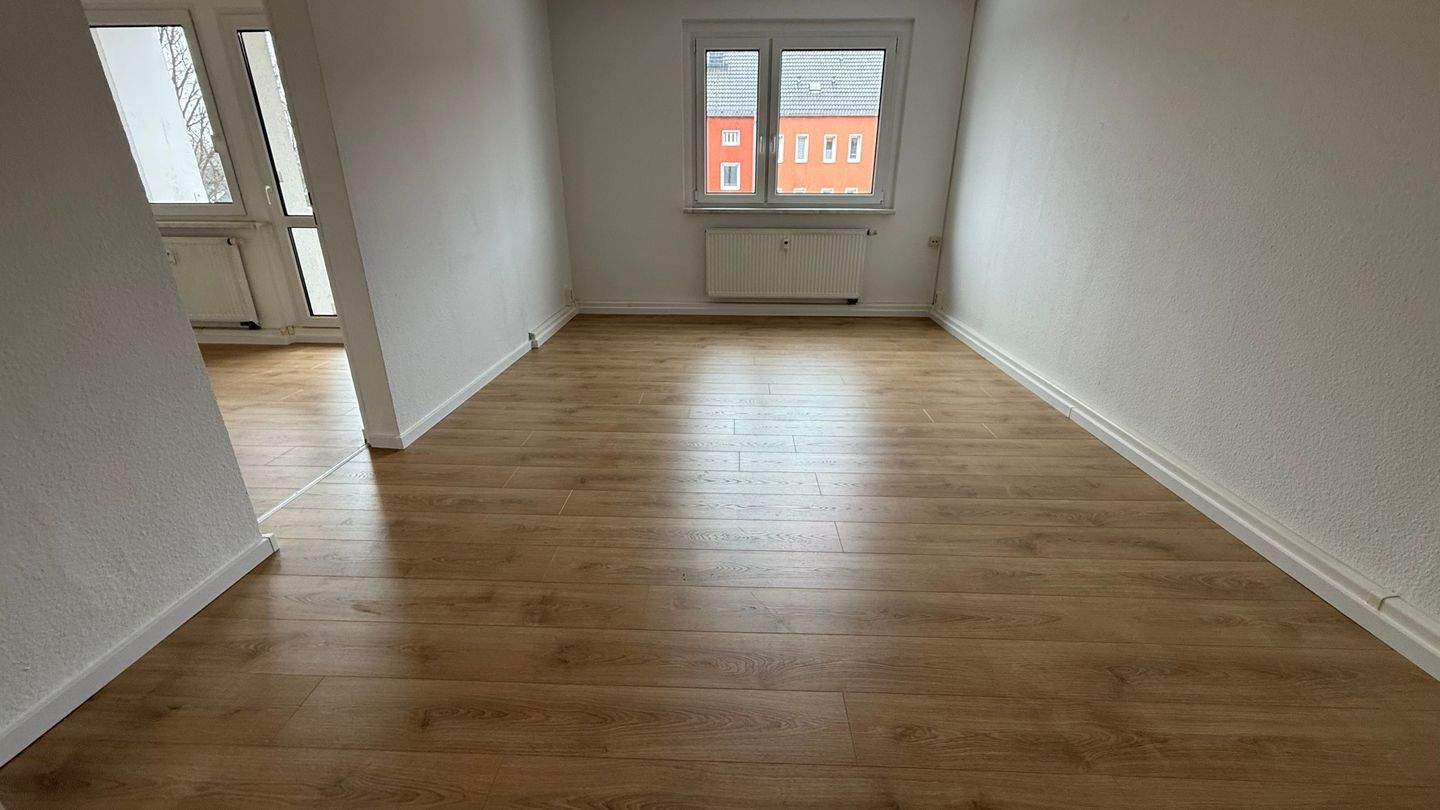 2. OG / Südbalkon / Laminat / Bad mit Fenster / ...in Reichenbrand ! – Chemnitz – Vorschaubild 2