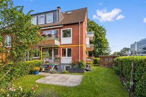 Hamburg-Wandsbek: Hochparterre mit Stellplatz, Balkon & Gartenanteil – 22041 Hamburg – Vorschaubild 2
