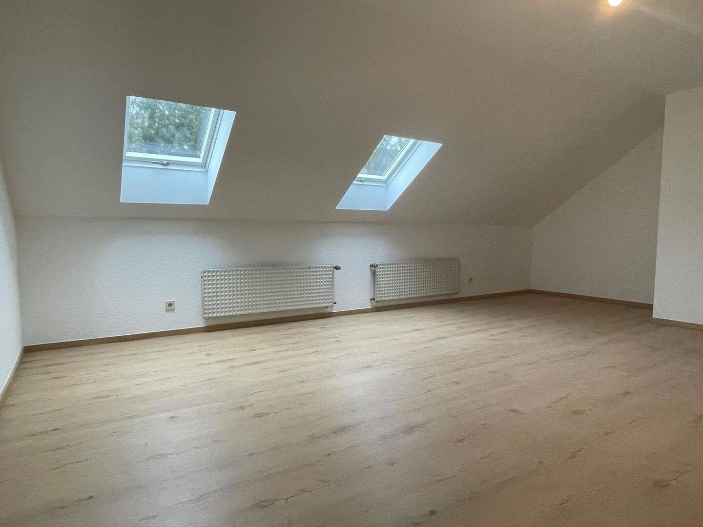 Großzügiges Familienhaus mit Garten, Garage und 5 Zimmern in zentraler Lage von Much – Much – Vorschaubild 8