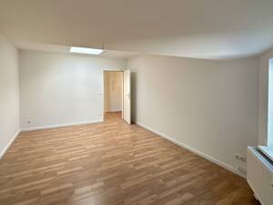 Geräumigiges Familiendomizil im DG mit Einbauküche, Wannenbad und Balkon – 39108 Magdeburg – Vorschaubild 5