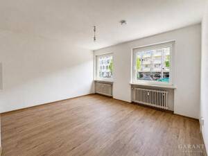 Frisch sanierte 1 Zimmer-Wohnung mit Tiefgaragen-Stellplatz & Kellerabteil in München-Obergiesing – 81539 München – Vorschaubild 1