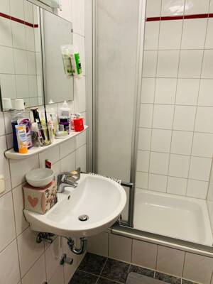 Möbliertes 1-Zimmer Apartment nur an Studenten zu vermieten ! Anfragen bitte nur per E-Mail. – 91054 Erlangen – Vorschaubild 6