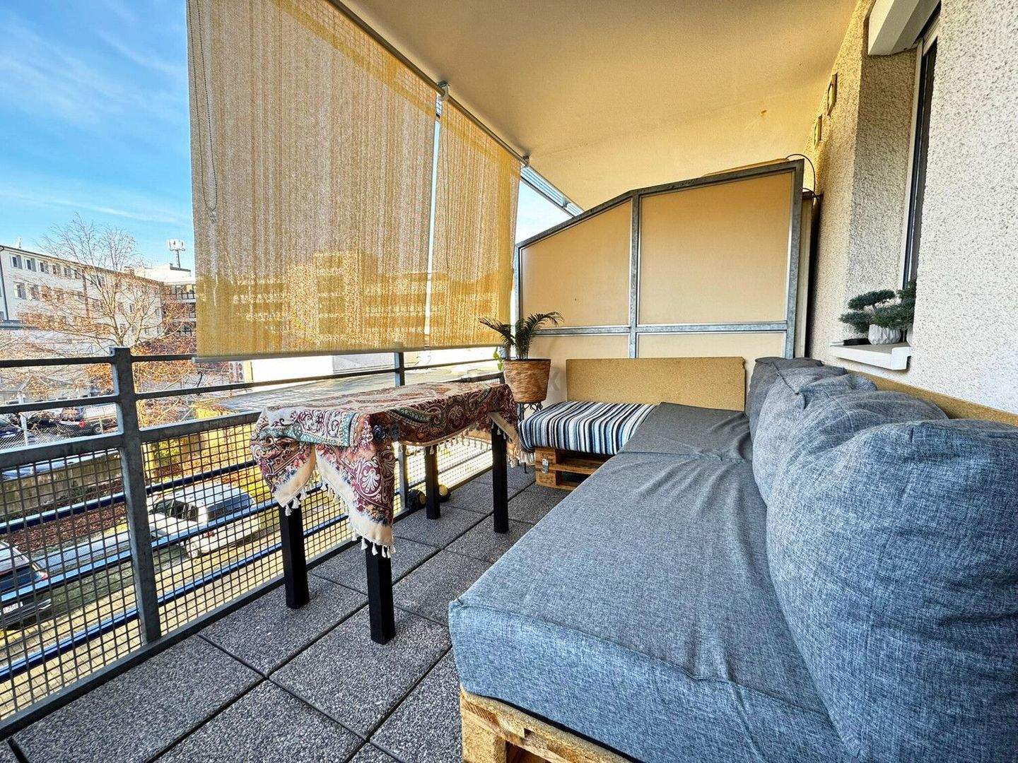 Möblierte Zwei Zimmer Wohnung mit Balkon und Stellplatz – Stuttgart – Vorschaubild 9