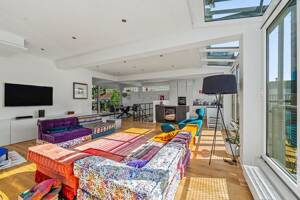 Loftgefühl auf zwei Ebenen - Außergewöhnliche 5-Zimmer-Maisonette-Wohnung in München-Obermenzing – 81247 München – Vorschaubild 4