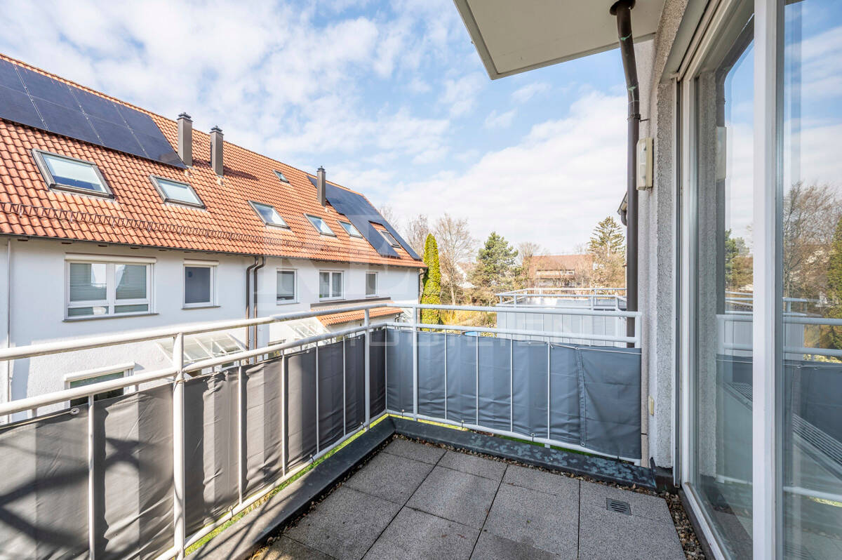 Helle 2-Zimmer-Etagenwohnung mit Balkon, EBK und TG-Stellplatz in günstiger Lage von Untertürkheim – Stuttgart – Vorschaubild 3