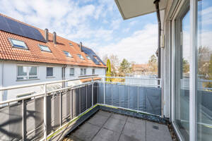Helle 2-Zimmer-Etagenwohnung mit Balkon, EBK und TG-Stellplatz in günstiger Lage von Untertürkheim – 70327 Stuttgart – Vorschaubild 3
