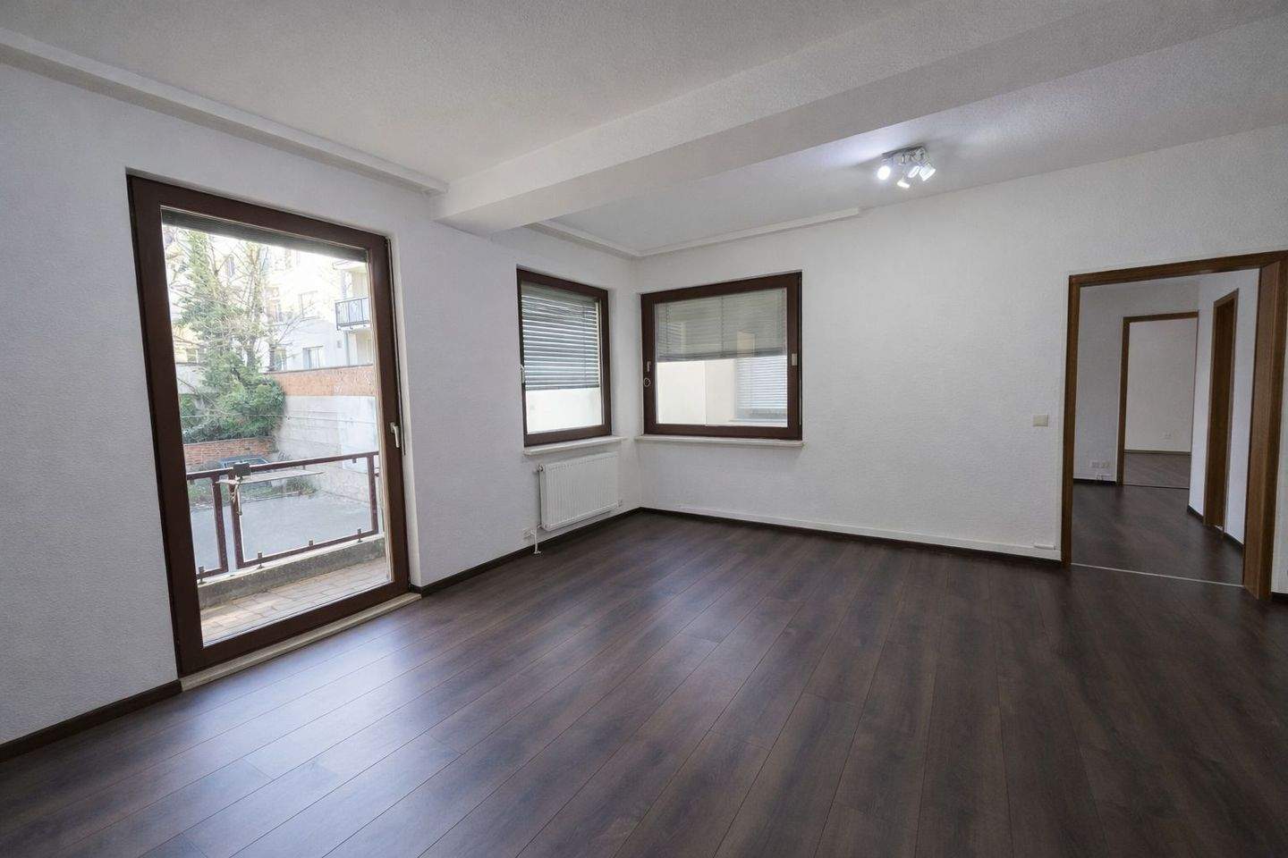 Zentrumsnah wohnen in Bestlage - Praktische 3-Zimmerwohnung mit Balkon und Aufzug – Nürnberg – Vorschaubild 2