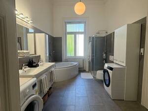 Stilvolle Altbauwohnung mit vier Zimmern, Balkon und moderner Küche in Bahnhofsnähe – 65185 Wiesbaden – Vorschaubild 5