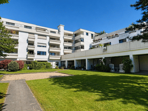 Ruhige & Zentrale 3-Zimmer-Wohnung in Bestlage mit Balkon, Aufzug & TG-Stellplatz! – 40223 Düsseldorf – Vorschaubild 2