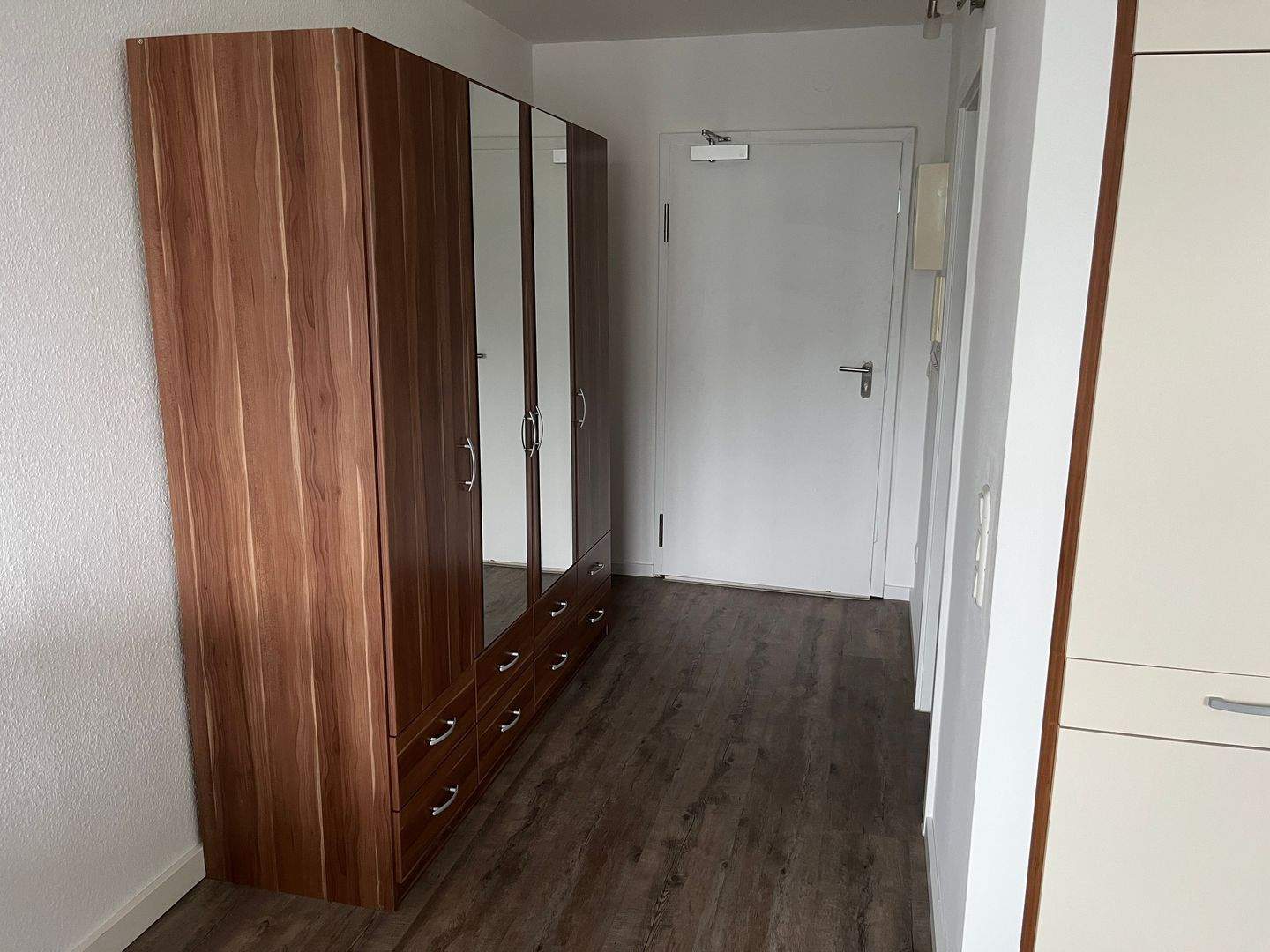 Einfach einziehen! Möbliertes 1 Zimmer-Appartement mit Balkon im 6. OG - Außen- oder TG-Stellplatz optional – Fürth – Vorschaubild 7