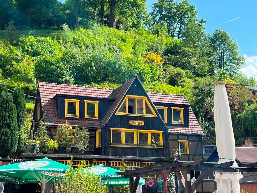 RUHIGES EINFAMILIENHAUS IN GEFRAGTER LAGE