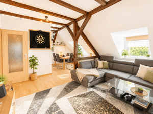 Vermietete Dachgeschosswohnung in gepflegtem Mehrfamilienhaus