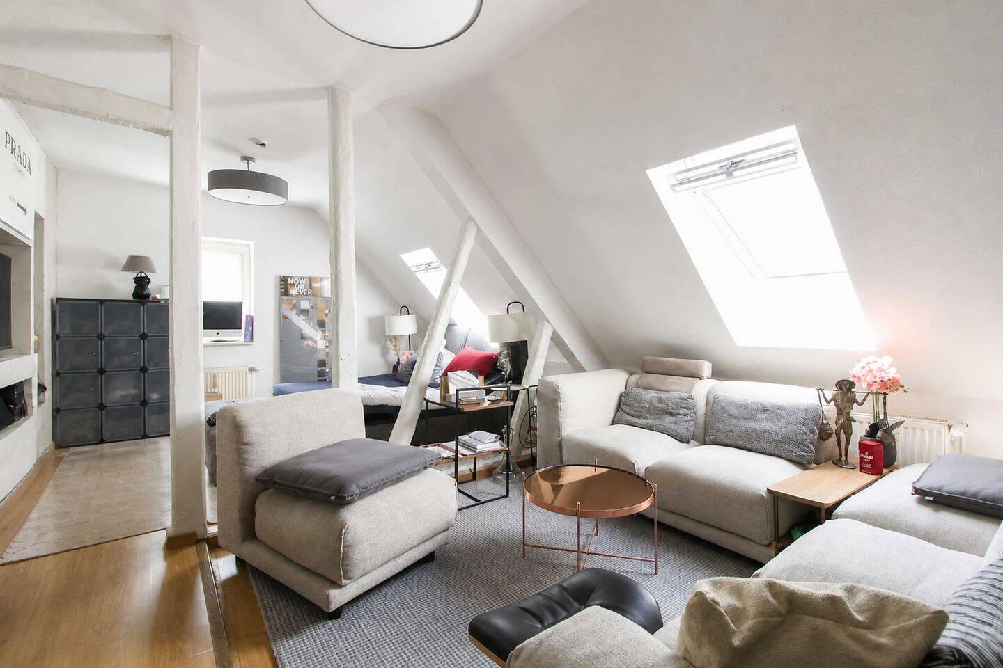 Lichtdurchflutete Dachgeschosswohnung mit Altbaucharme in zentraler Wiesbadener Lage – Wiesbaden – Vorschaubild 3