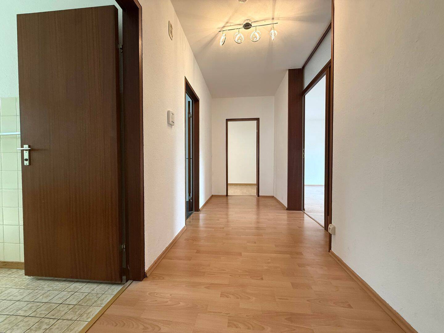 Großzügige 3-Zimmer-Wohnung mit Balkon und modernisiertem Tageslichtbad – Mannheim – Vorschaubild 6