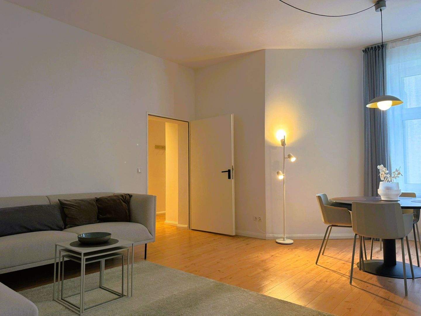 Sofort einziehen! Großzügige 2-Zimmer-Wohnung voll ausgestattet und modern eingerichtet – Berlin – Vorschaubild 4