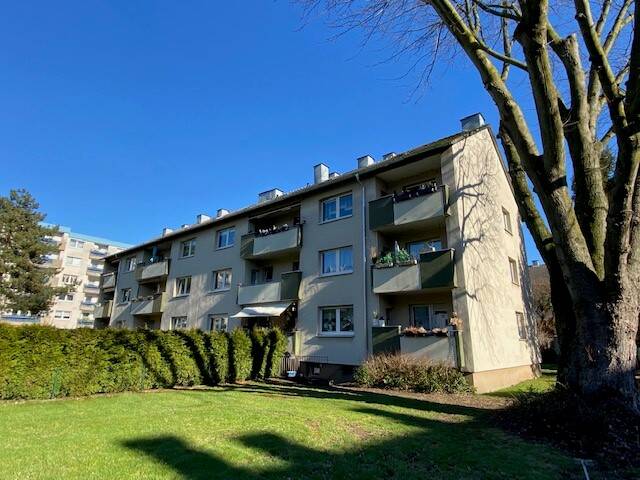 Vermietete 4 Zimmer Wohnung mit Gartenanteil!!! GARAGEN verfügbar!