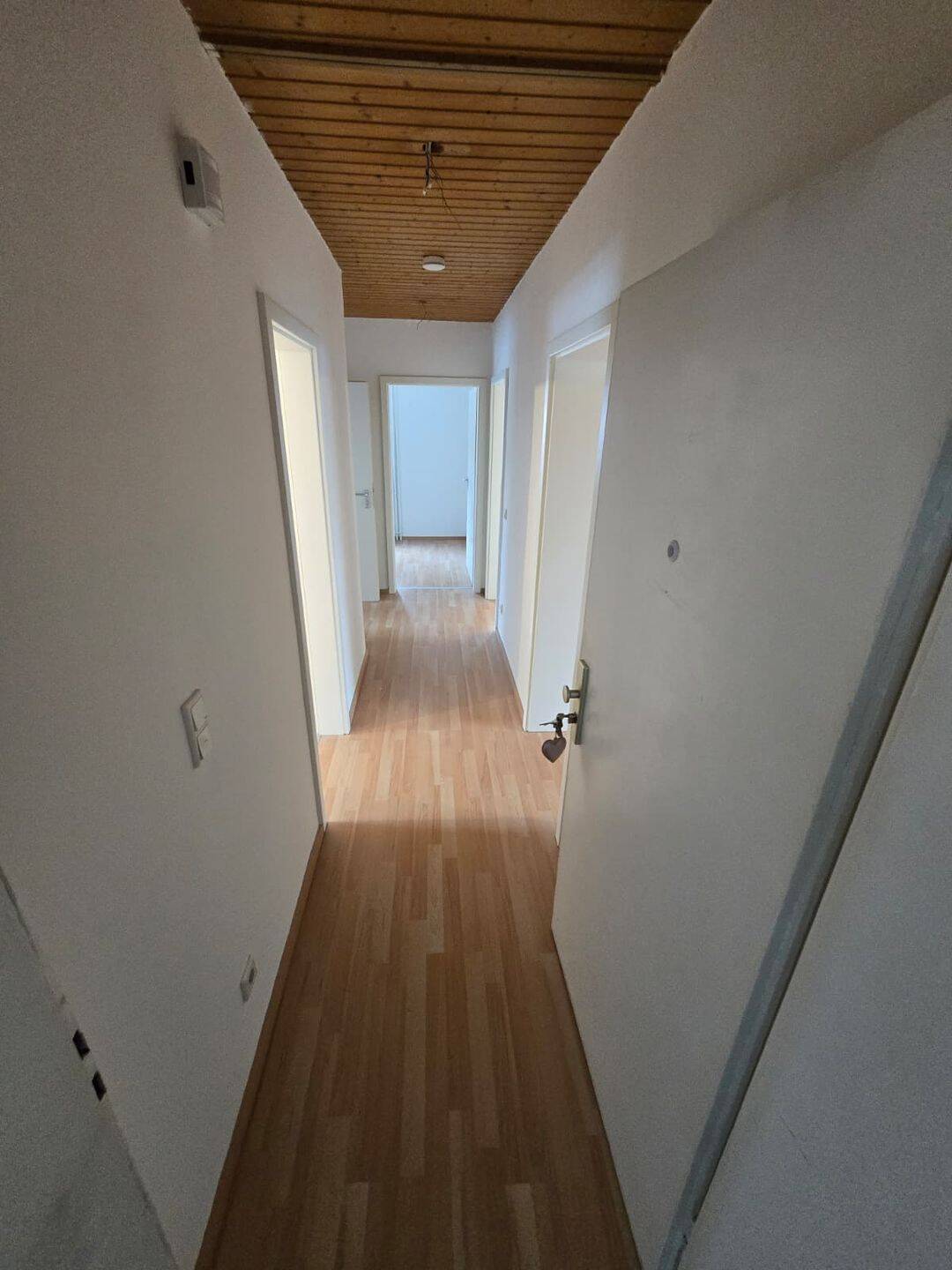 3-Zimmerwohnung im EG mit Küche(NEU), Garten, Garage und Keller – Nürnberg – Vorschaubild 7