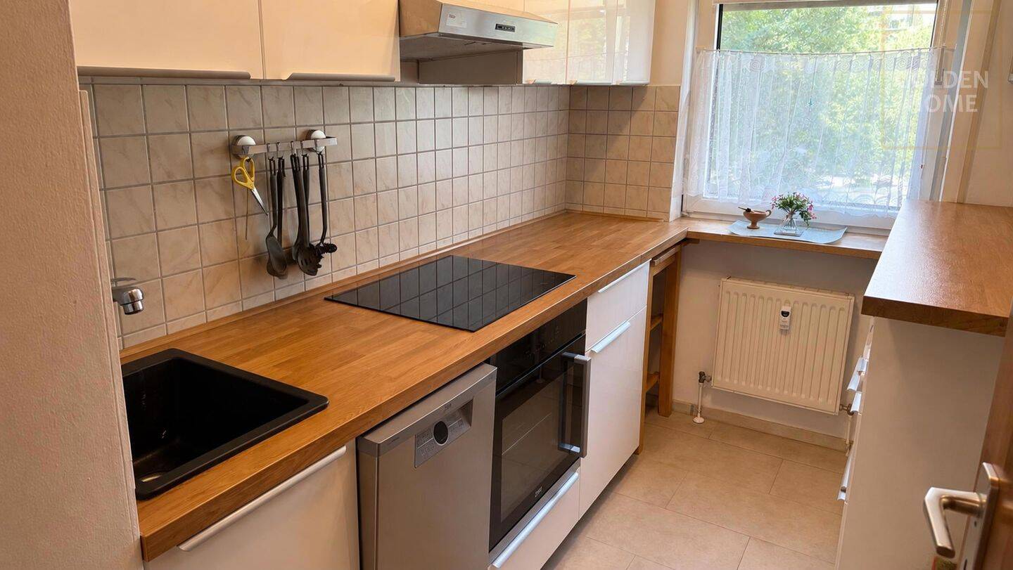 Gepflegte 2-Zimmer-Wohnung mit Balkon, Einbauküche & optionalem Tiefgaragenstellplatz – Nürnberg – Vorschaubild 4