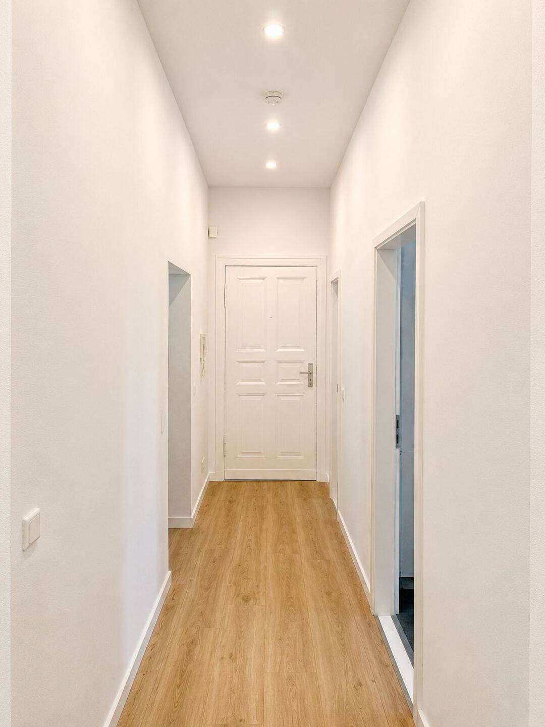 Helle 2-Zimmer-Wohnung mit Einbauküche in Berlin-Alt-Treptow – Berlin – Vorschaubild 3