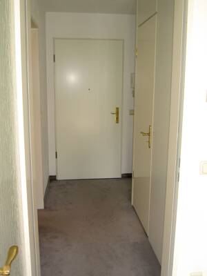 Zwei Zimmer in Norderstedt: Helle Wohnung mit Balkon und Tiefgaragenstellplatz – 22846 Norderstedt – Vorschaubild 3