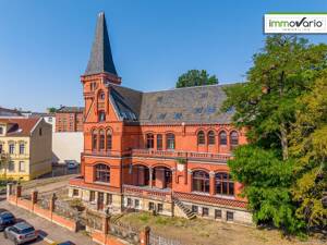 Schöne 2-Raum-Dachgeschosswohnung in der Villa Wolf mit offener Küche, Tageslichtbad mit Dusche. – 39112 Magdeburg – Vorschaubild 2