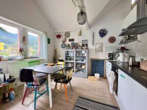 Grosszügige 1,5-Zi-Whg 39qm (+ ca. 30qm Grundfläche) mit Schlaf-Atelier-Spiel-Galerie + in 4-FamHs + GartenHaus + Apfelbaum-Garten