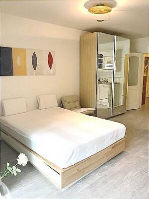 Möbliert/ 1-Zimmer Wohnung /hell/ Terrasse/ offene EBK / Stellplatz ! ab 01.08./01.09.2026 frei/ Warmmiete beträgt 1.210,00 Euro/Monat – 22459 Hamburg – Vorschaubild 3