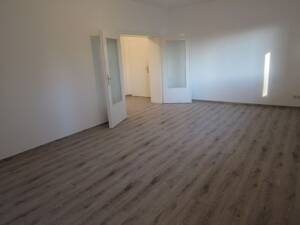 Top 2 1/2 Zimmer Wohnung mit Gartennutzung