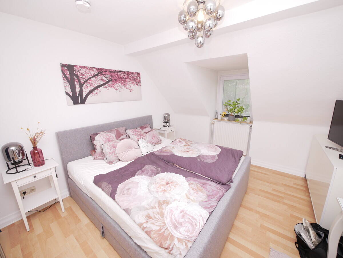 Sehr gepflegte 2,5 Raum-Dachgeschoss-Wohnung mit modernem Badezimmer in guter Lage von Buer-Mitte. – Gelsenkirchen – Vorschaubild 4