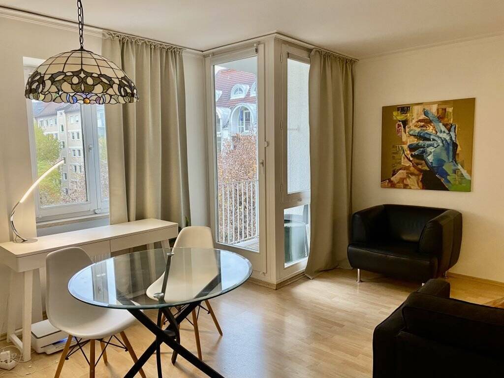 Lehel: Großzügiges Apartment - Nähe Englischer Garten – München – Vorschaubild 2